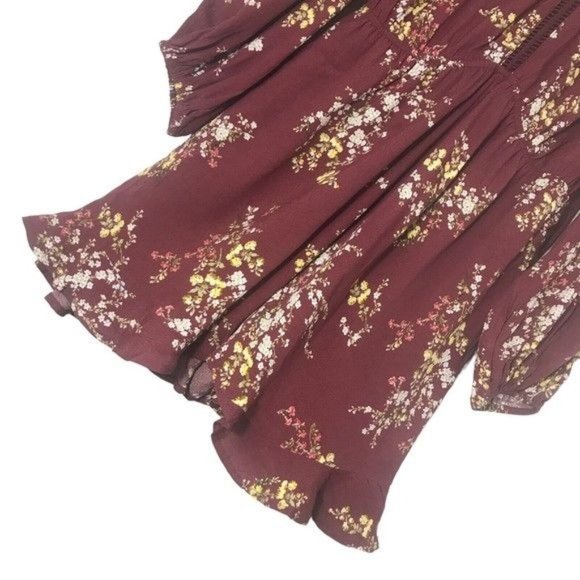 ASTR THE LABEL Amina Floral Cold Shoulder Romper Size Medium - Picture 3 of 9